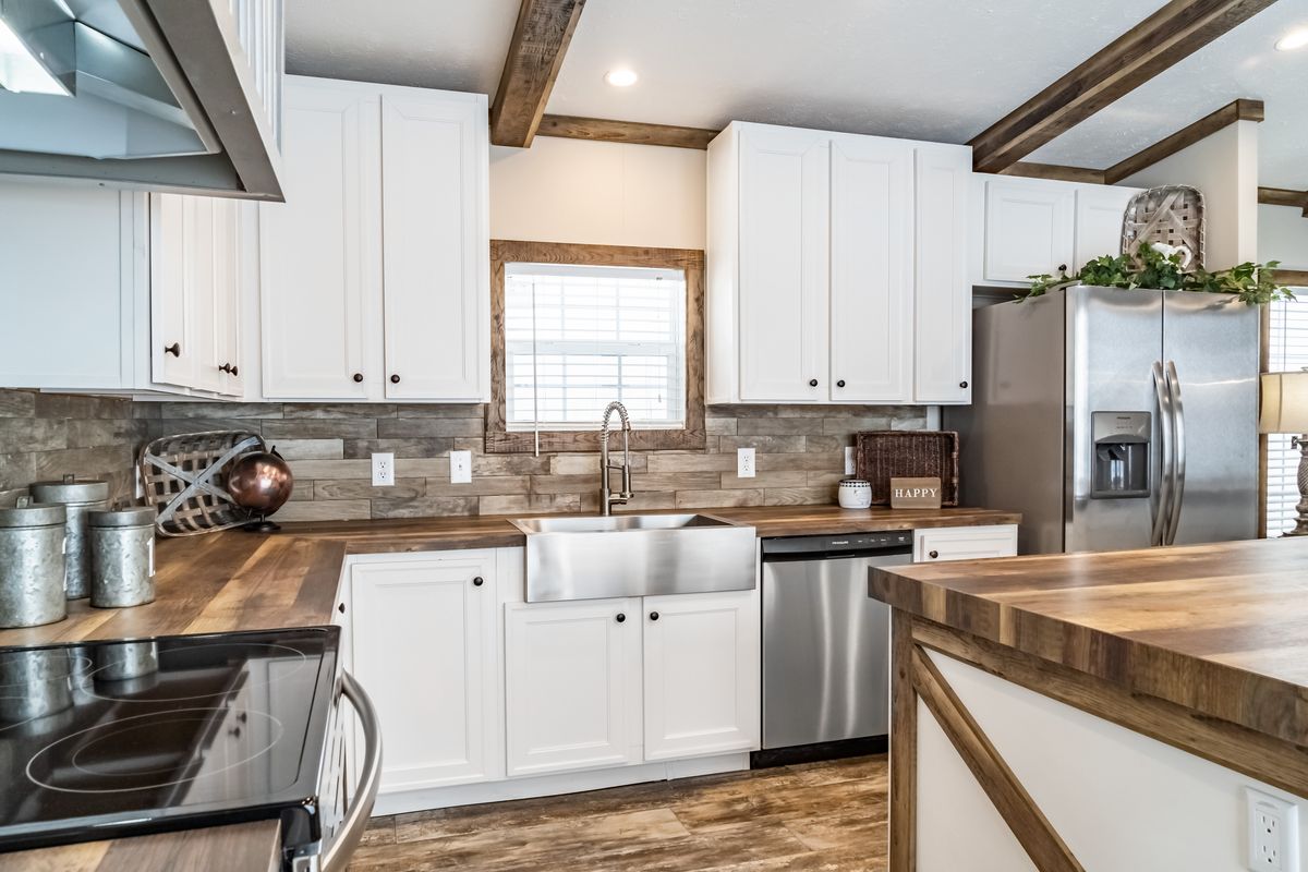 001484af-e46a-4dab-86b1-bd6e3920a23a kitchen, white cabinets