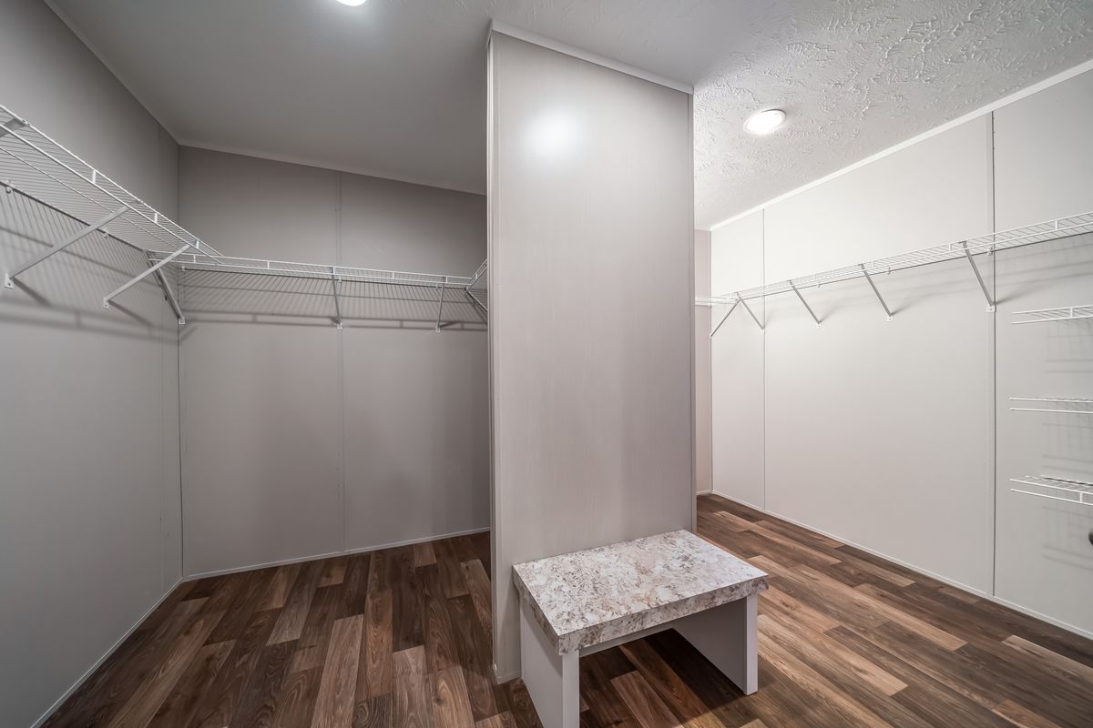 walk-in closet, mobile home