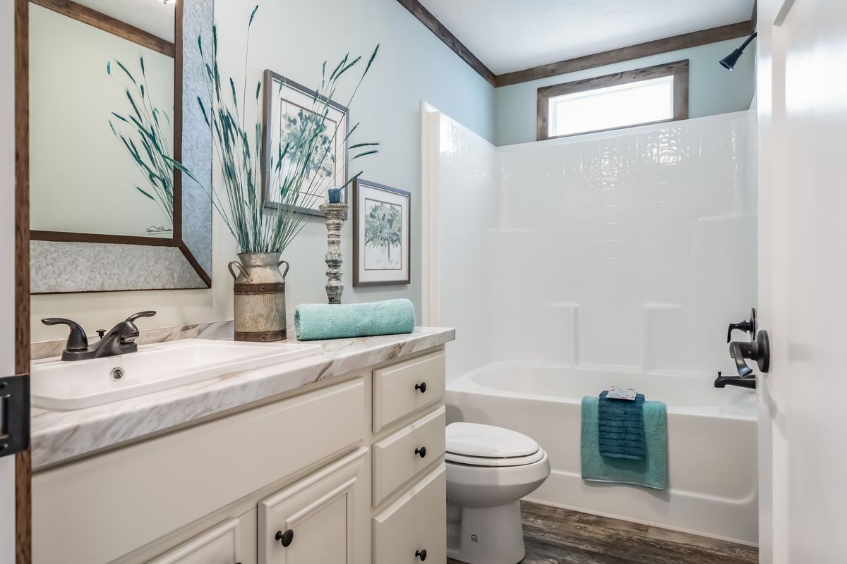1727ffef-c5fb-4e27-a579-ce62f93fe226 bathroom, toilet