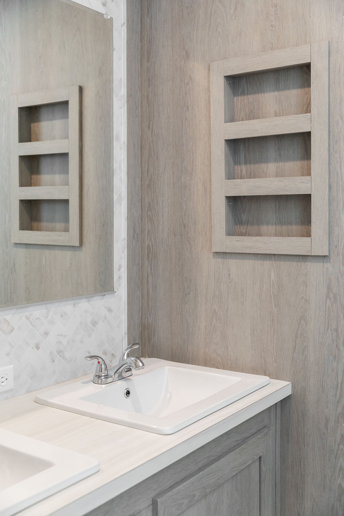 1ab7e623-2177-407c-8fce-dce31c8389ae A bathroom with two sinks and a mirror.