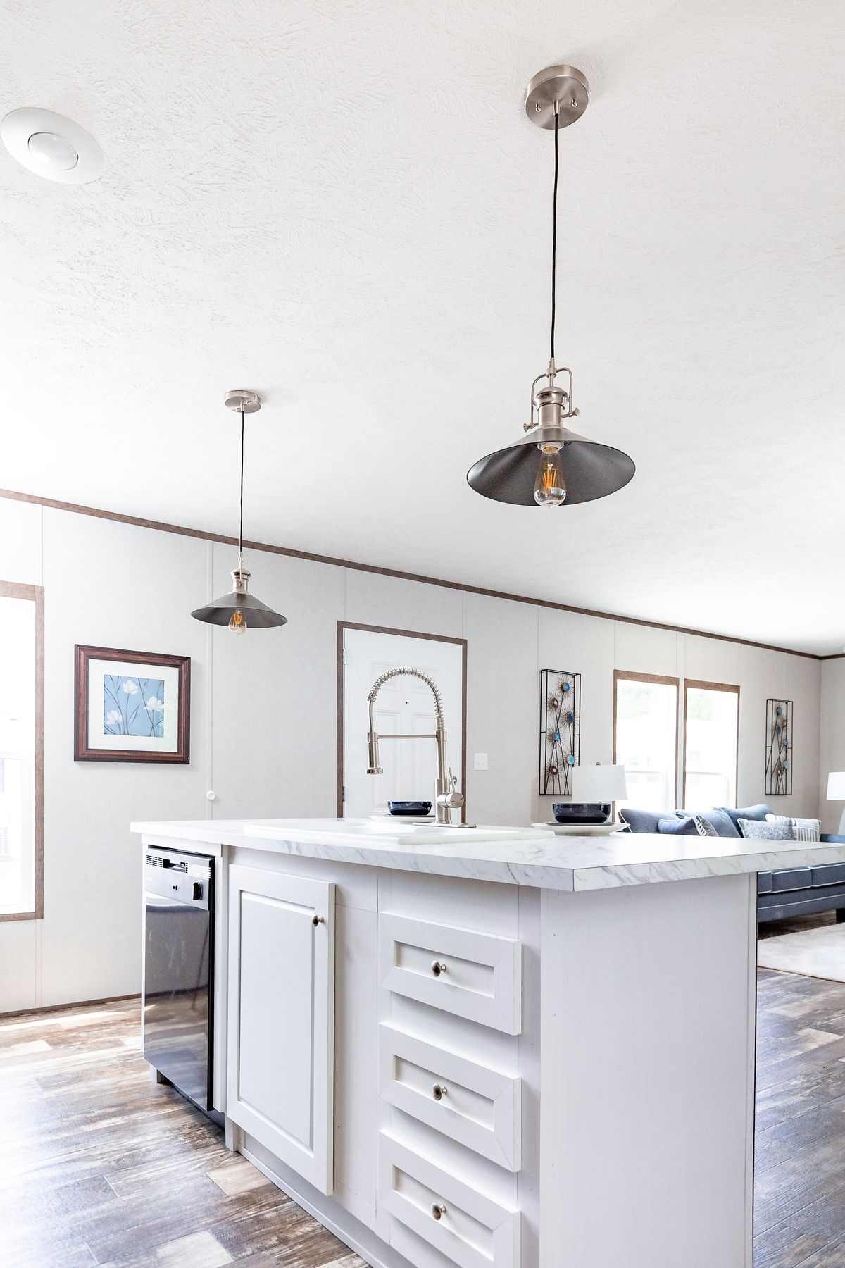 227aa122-61f2-43b4-9b5e-d4332f4748d8 A kitchen with white cabinets and hardwood floors.