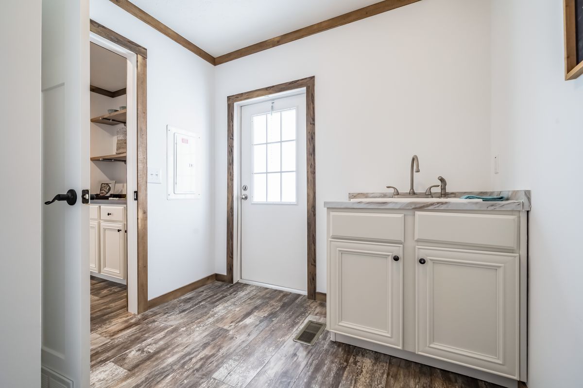 274989bb-8fff-4d65-80c0-db806483dd7f white bathroom, wood floors