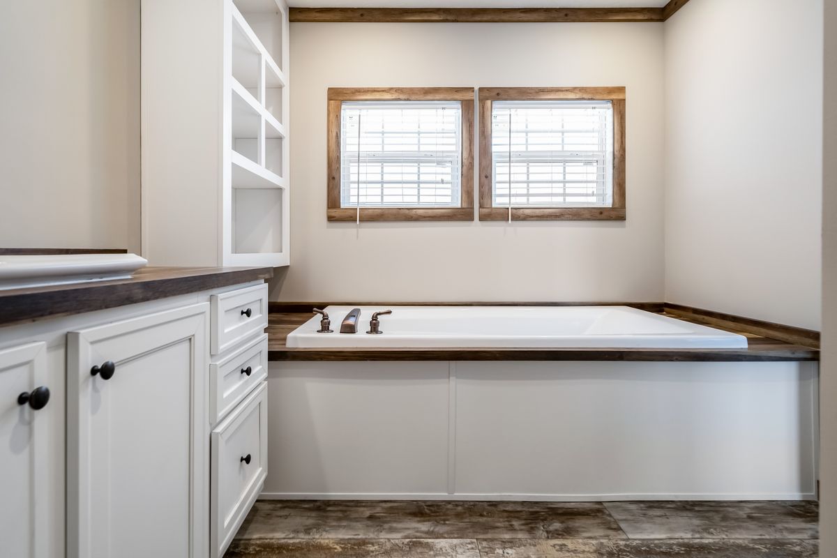 2b1d9279-8cec-4a45-a97f-9582c5ebbd7a white cabinets, tub