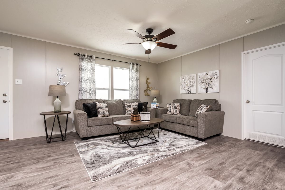 3f348a4b-72ce-4cb7-b877-0cdca921d736 living room, hardwood floors