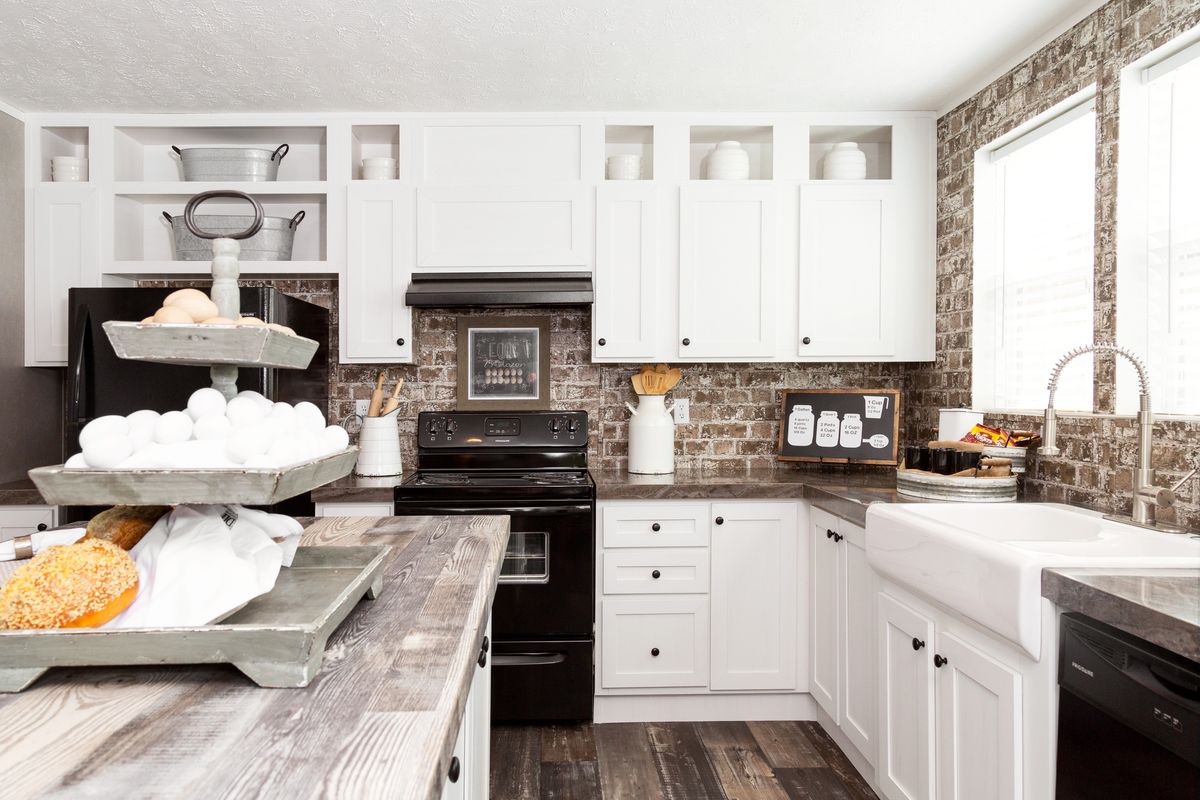 433e3f89-5bea-42f5-96c3-ec3759666b47 white cabinets, black countertops