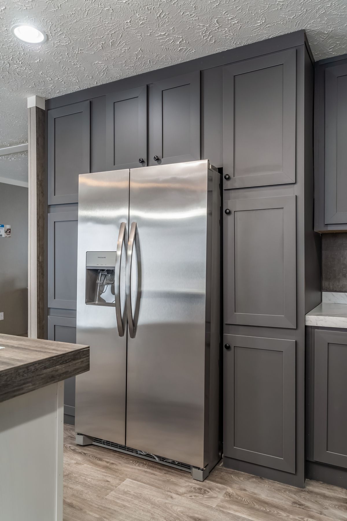 579324d8-fd11-417b-a543-5c85b6cb99a6 A kitchen with gray cabinets and stainless steel appliances.