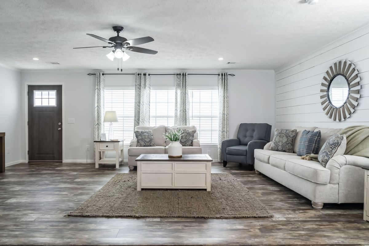 30CEE16682AH
Clayton Waycross Facility 930 A living room with hardwood floors and a ceiling fan.