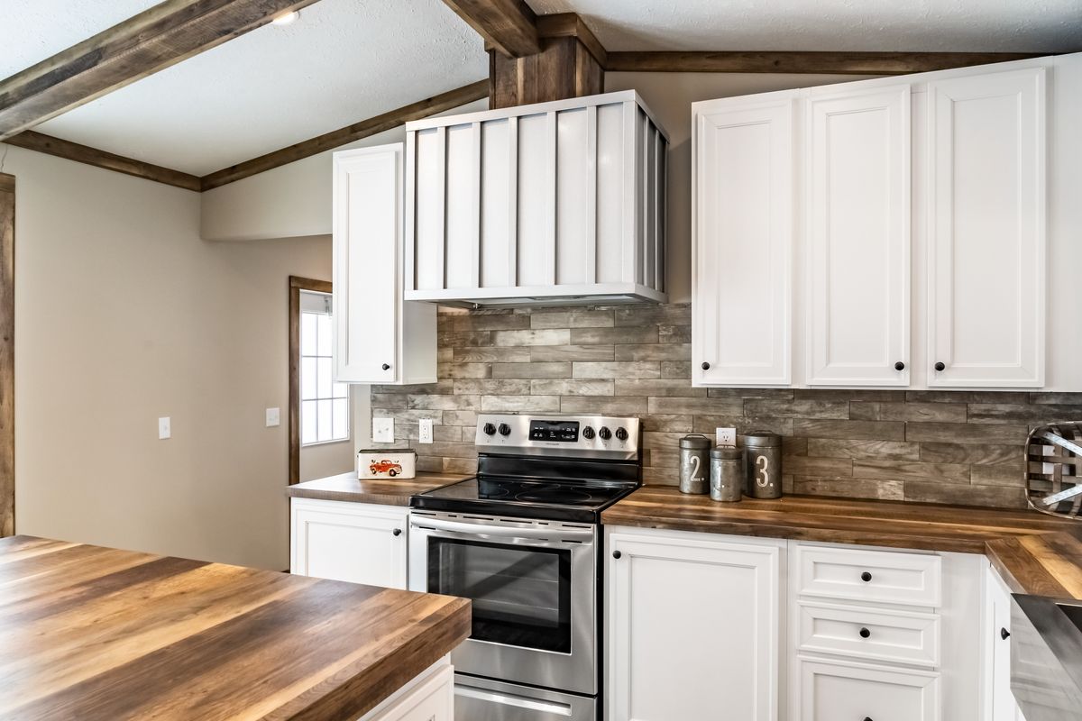 825098af-6a88-41e0-8551-d66f46c690c1 white cabinets, wooden beams