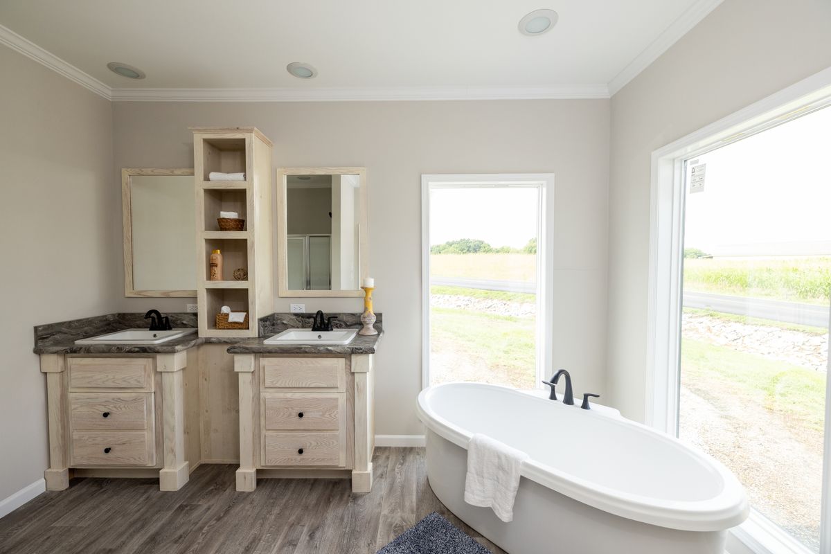 83d7cc67-0370-48c1-a703-082bb81302b7 A bathroom with two sinks and a tub.