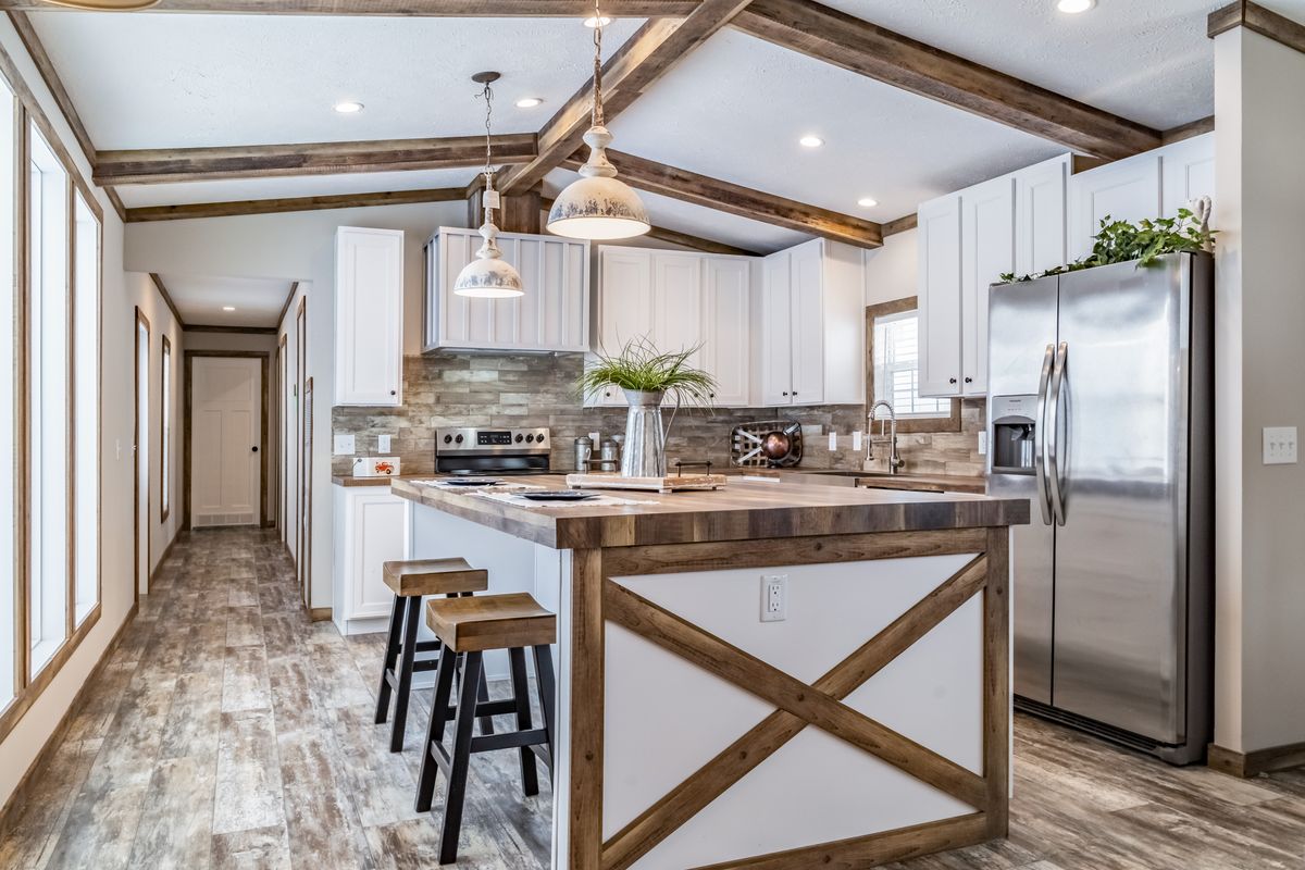 86e7ae53-073d-4ccc-8d22-1365e8d6a3dd mobile home, wood beams