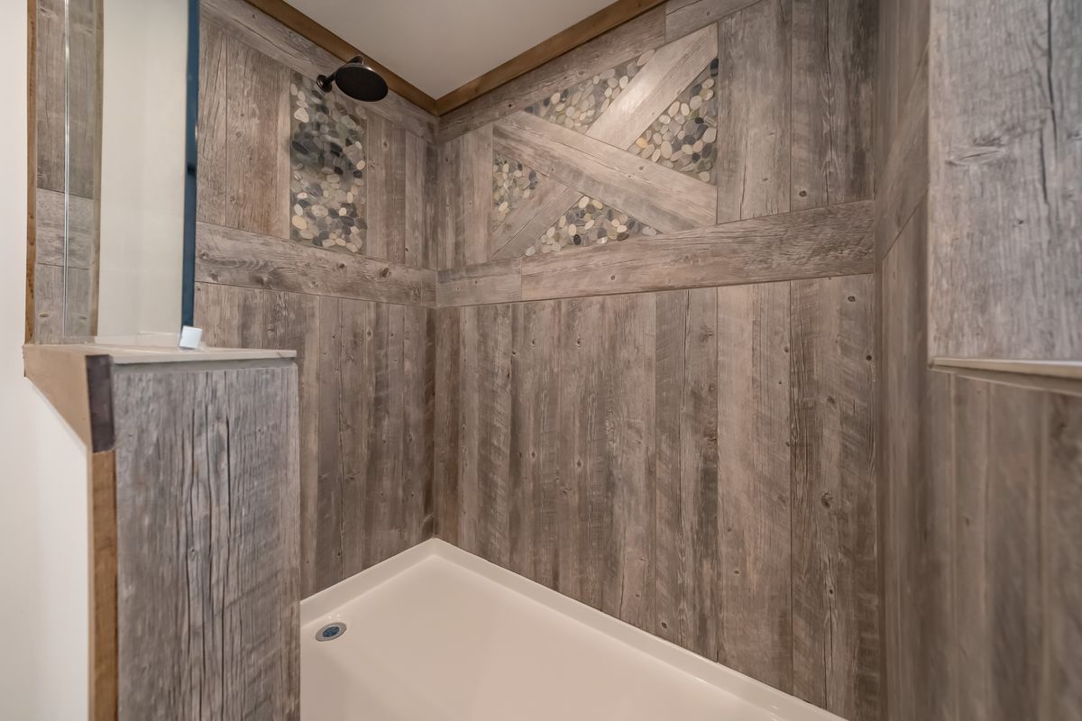 89ce4272-01aa-4474-9e4f-a8d48a0aae68 Wood paneling, shower