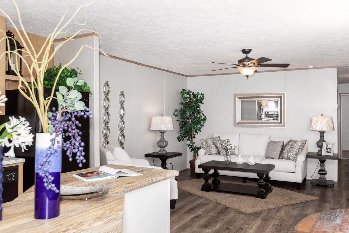 a348e54f-31ee-4ecf-979a-864ead44ec07 A living room with hardwood floors and a ceiling fan.