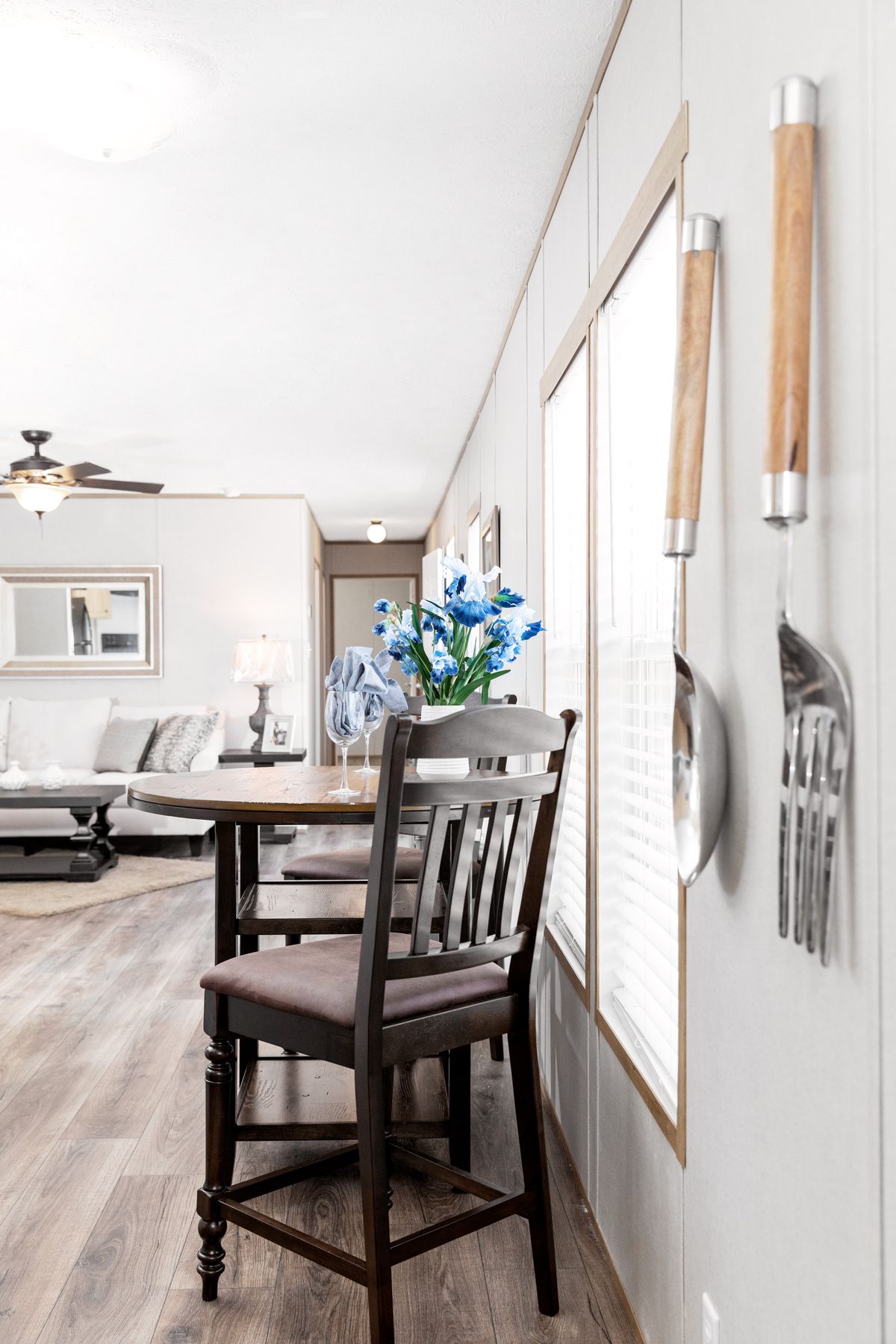 aac38509-1019-46fa-a982-2a31b0178d3d A living room and dining room in a mobile home.