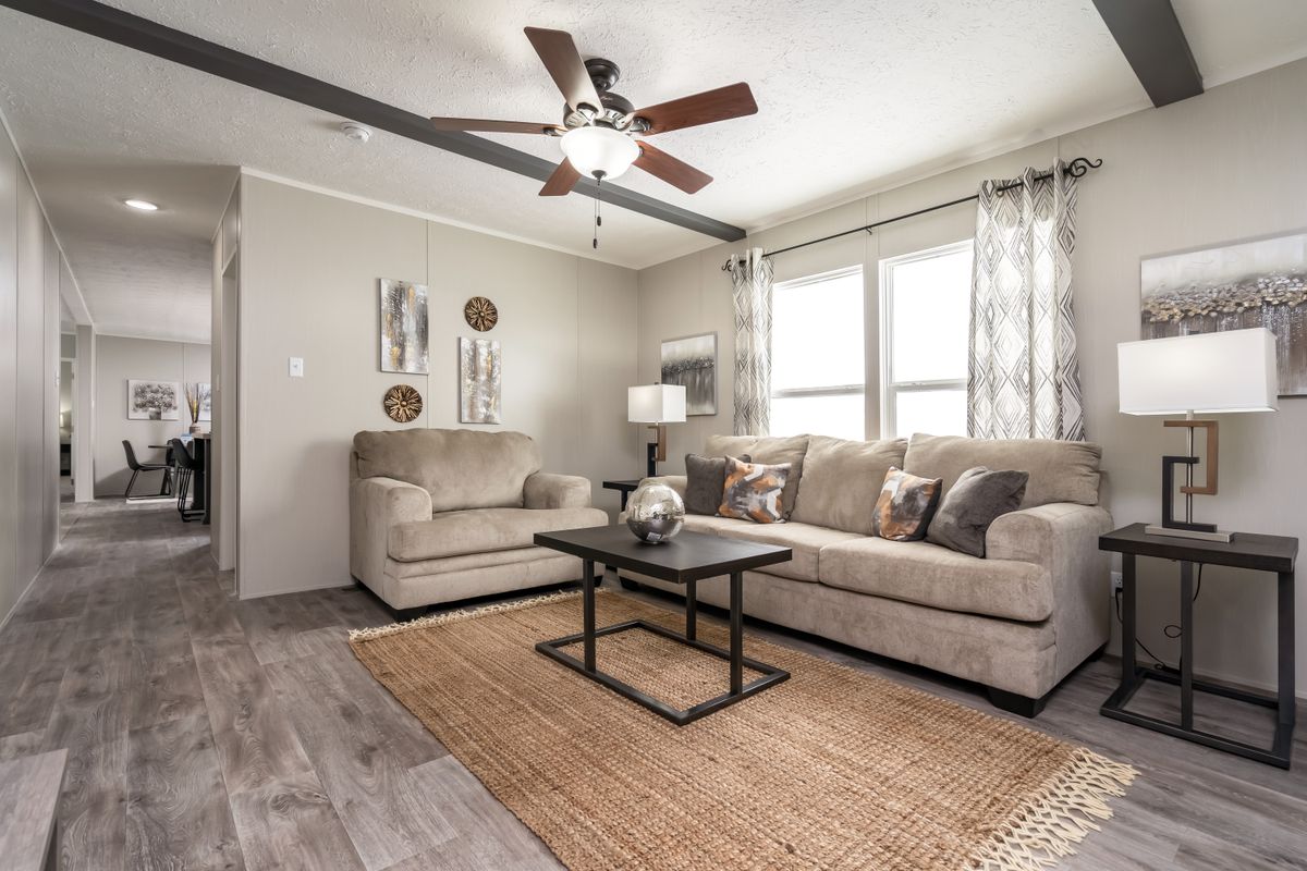 b0ba684c-9ded-422c-a88a-63b45ba396e4 living room, ceiling fan