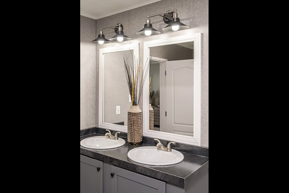 bc8db22e-404c-4af7-b5fe-62e0c9f5ff74 (1) Bathroom, sinks