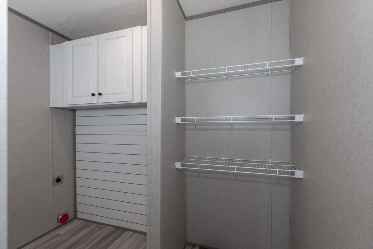 cd0745b0-bf85-4d34-9ba3-af67114e41da closet, shelves