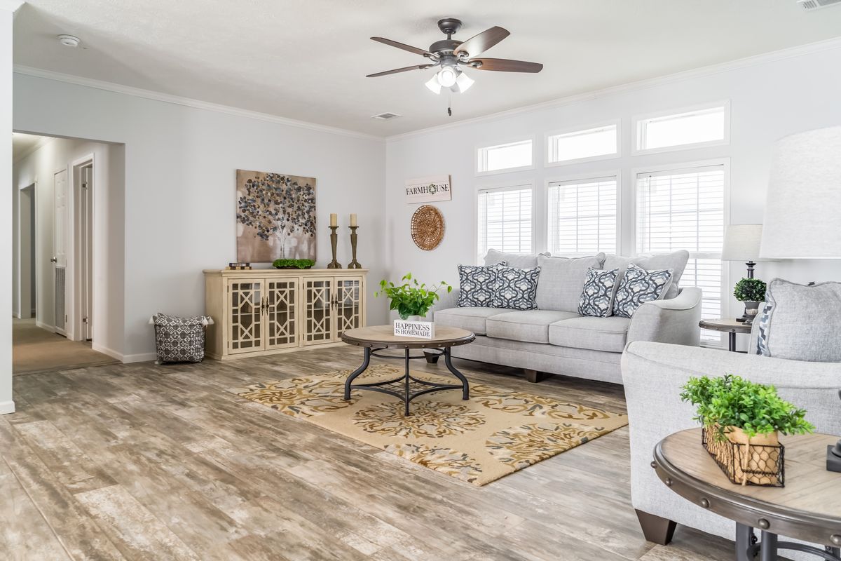 d42ef9db-bd71-4b8d-a2dc-d269bd4154c4 A living room with hardwood floors and a ceiling fan.
