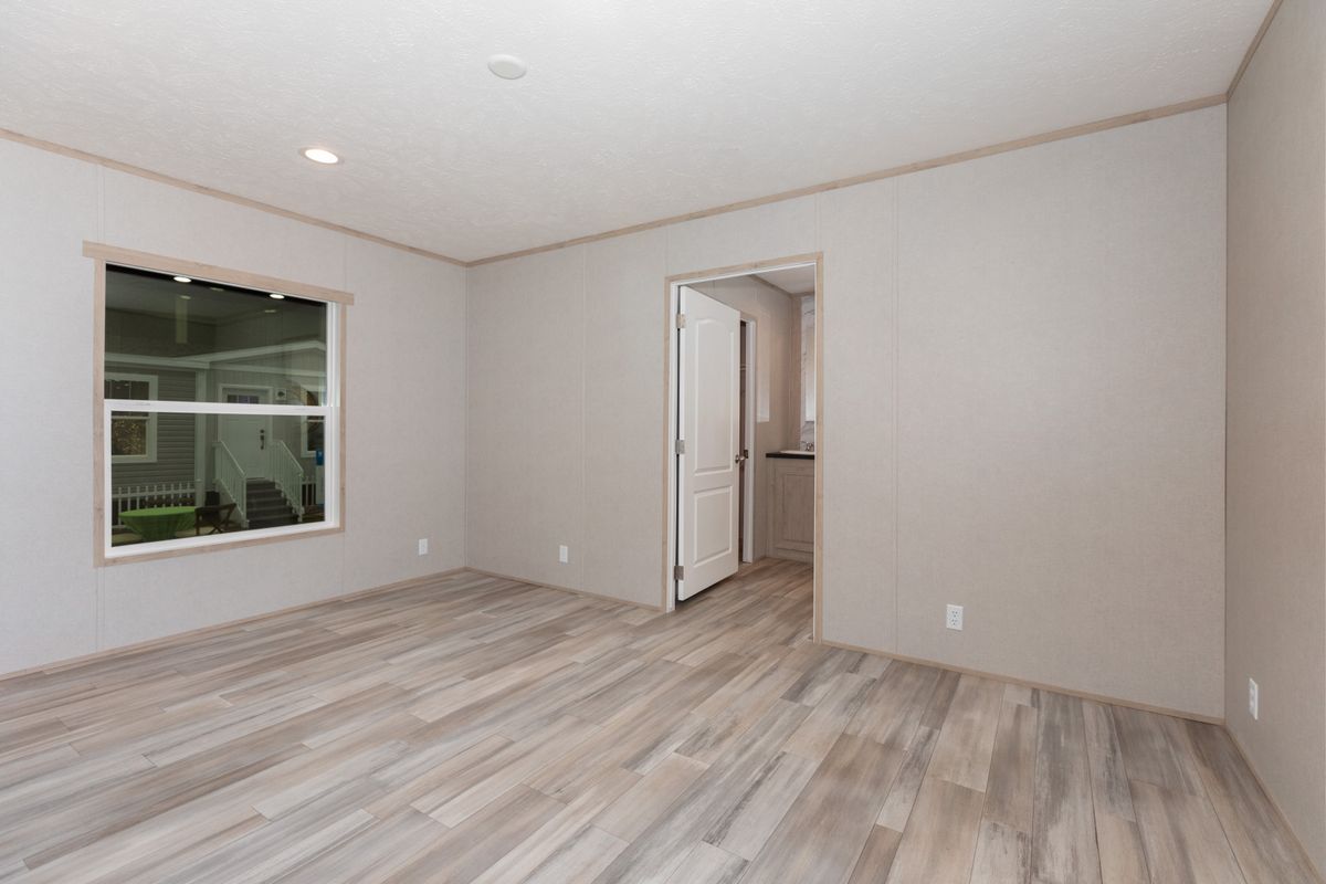 f29ab494-4510-46dd-bb1c-3f6b582f5e1d An empty room with wood floors and a window.
