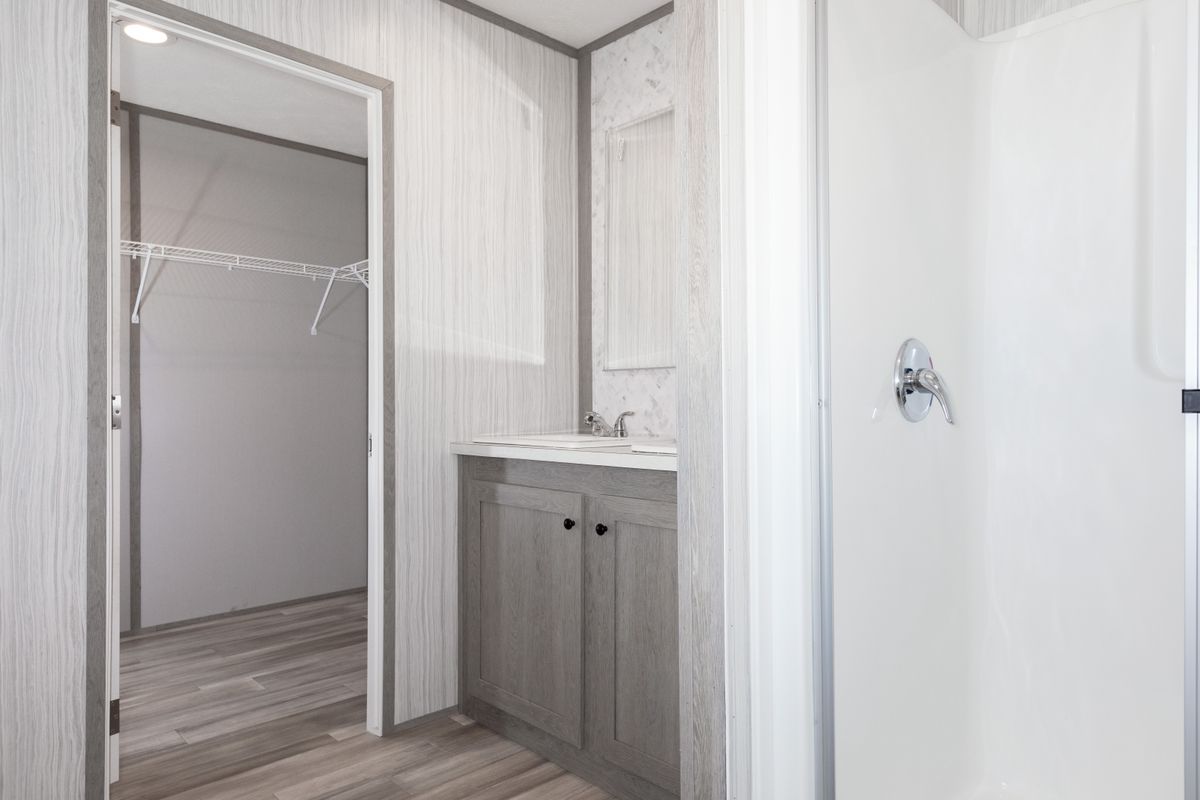f5b9b0eb-5c4b-425c-a7f2-26175dfa05d1 bathroom, shower