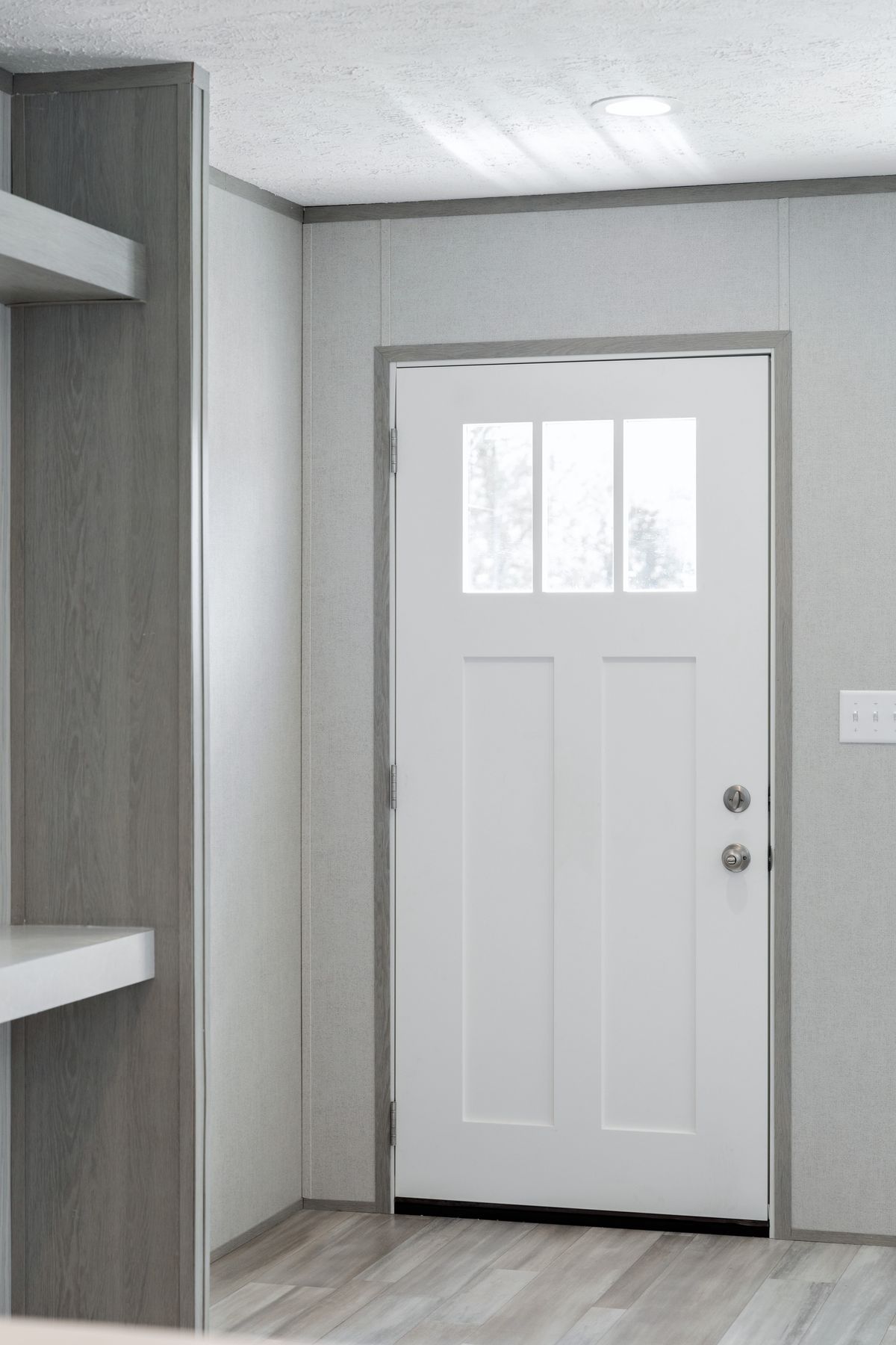 f77565c1-0d52-4aae-b63d-2c91c1a971dd The front door of a mobile home.