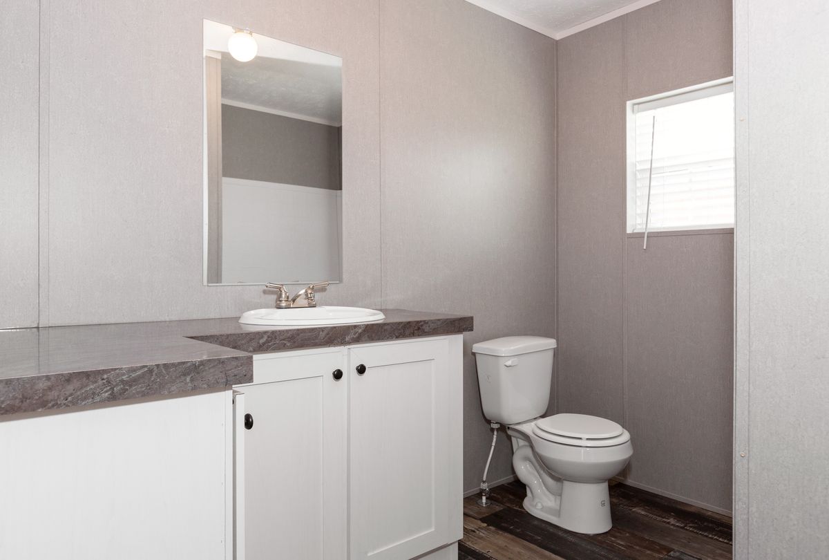 f97714af-cb59-4626-a36c-441c3f0f85e4 Keywords: bathroom, toilet, sink