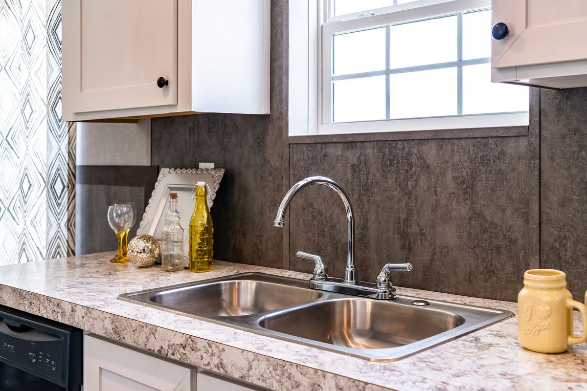 fe337510-1cb8-4fe0-a9ad-67d8687f794f kitchen, granite counter tops